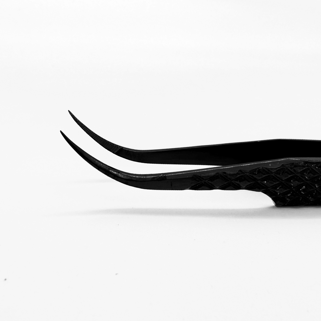 ElleeEXPERT Curved Tip Tweezer - 1644