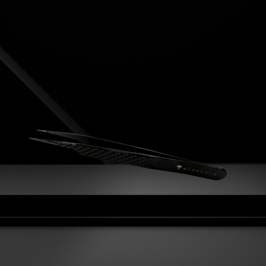 ElleeISOLATE Straight Tweezer - 1641